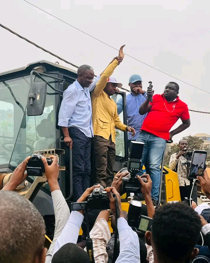 Matadi : le ministre John Banza Lunda salue l'implication du Dr Nzuzi Kasa Aam’zih dans la réhabilitation de la voirie urbaine