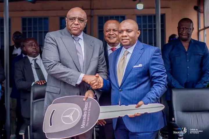Kinshasa : Jean-Pierre Bemba remet 30 nouveaux bus Mercedes-Benz à TRANSCO pour renforcer la flotte