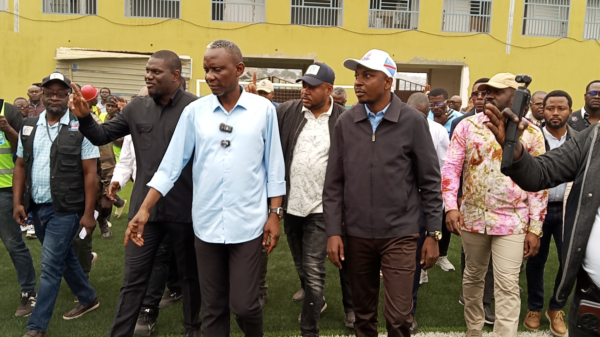 Kongo-Central / Matadi : le lobbying payant du député national Dr Nzuzi Kasa Aam’zih pour la réhabilitation des infrastructures et de la route de l’aérodrome de Tshimpi