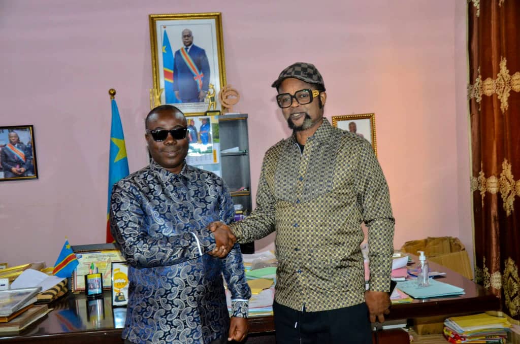 Matadi : le maire Dominique Nkodia Mbete accorde une audience à la star de la rumba congolaise Félix Wazekwa